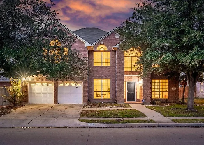 Spacious 4-bedroom For Relocating Families Ferienhaus *