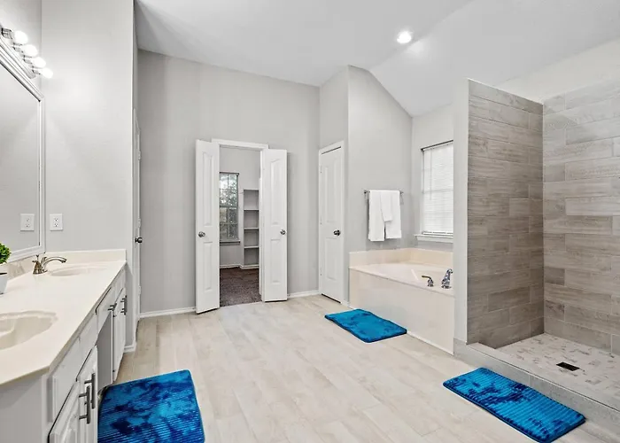 Spacious 4-bedroom For Relocating Families Fort Worth
