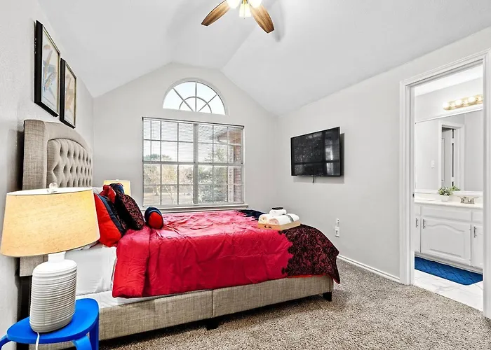 Spacious 4-bedroom For Relocating Families Fort Worth