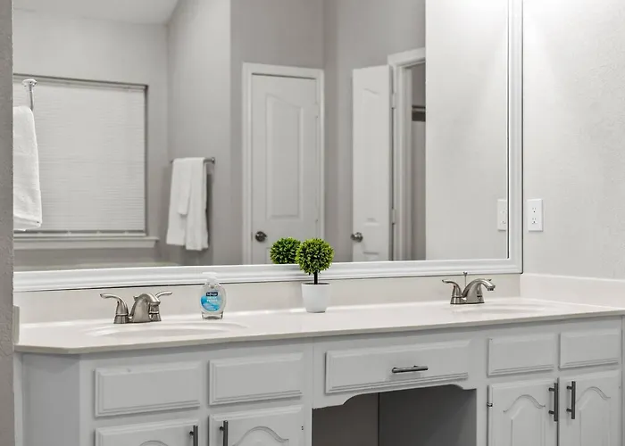 Spacious 4-bedroom For Relocating Families *