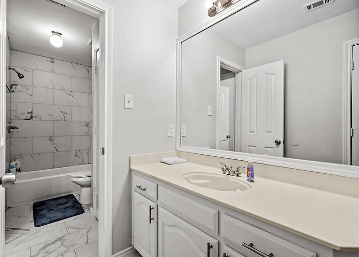 Spacious 4-bedroom For Relocating Families *